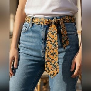 Sunflowers & Honeybees on Black Tie TANGO Max Raab